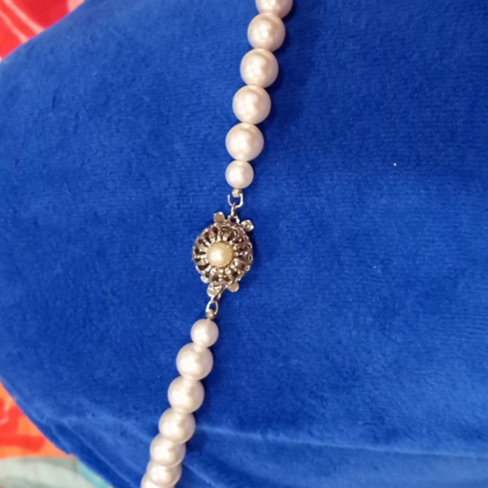 Sarah Coventry Vintage Single Strand Necklace of 7mm Creamy White Light Weight
